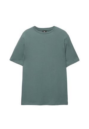 Tričko s krátkym rukávom v tlmenej zelenej farbe, vyrobené z mäkkej bavlny, s okrúhlym výstrihom a voľným strihom bez ozdôb.