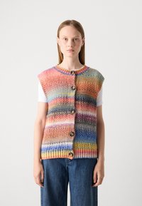Strickcardigan mit mehrfarbigen Streifen in Rosatönen, Blau, Orange und Grün, mit fünf braunen Knöpfen und Rundhalsausschnitt.