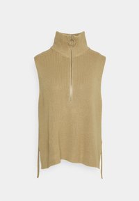 Beige ilmanhihaista neulepuseroa, jossa on korkea kaulus, edessä vetoketju renkaalla ja sivuilla halkiot lisätyylin ja mukavuuden vuoksi.