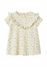 Robe florale en crème avec des fleurs violettes claires, manches courtes et un col volanté ; tissu texturé avec de subtiles rayures verticales.