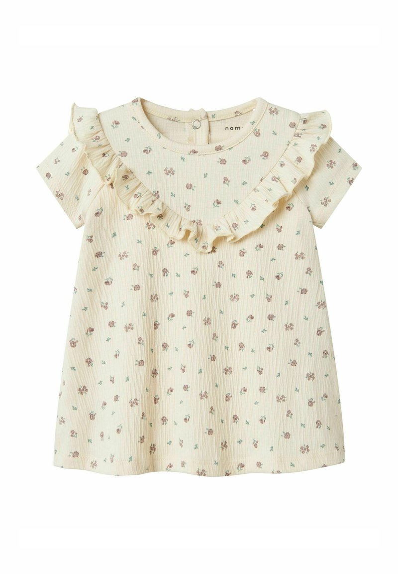Robe florale en crème avec des fleurs violettes claires, manches courtes et un col volanté ; tissu texturé avec de subtiles rayures verticales.