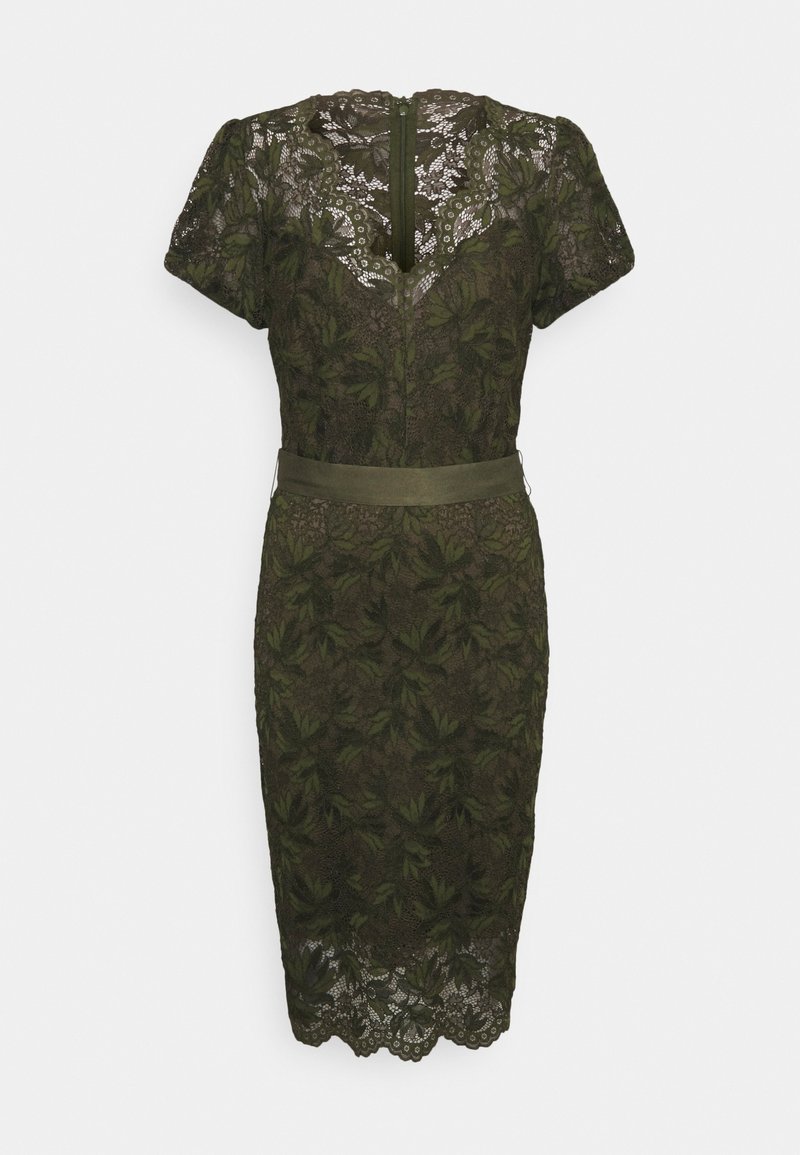 Robe en dentelle longueur genou couleur vert olive avec motif floral, manches courtes, ourlet festonné, encolure en V et ceinture assortie en tissu à la taille.