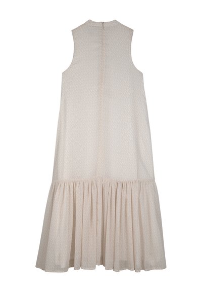 Robe beige sans manches avec un ourlet volanté froncé, présentant un motif géométrique subtil et une fermeture éclair au dos. Texture lisse.