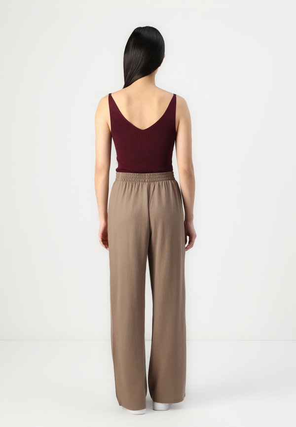 ONLJANY STRAIGHT PANT - Trousers - walnut2