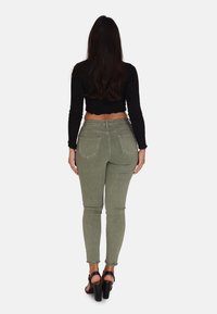Elara PUSH UP HIGHWAIST - Jeans slim fit - grün