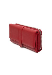 Rode leren portemonnee met een gestructureerd oppervlak, ritssluiting en magnetische klep. Compact ontwerp met meerdere kaartvakjes en een slank profiel.