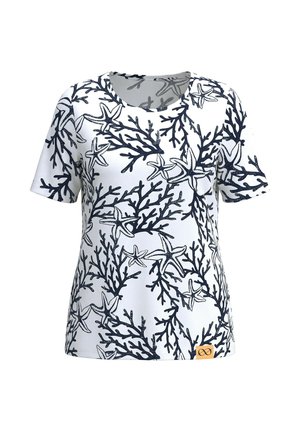 Chemise blanche à manches courtes avec motifs de corail noir et d'étoiles de mer, encolure ronde, et petite étiquette beige à l'ourlet.