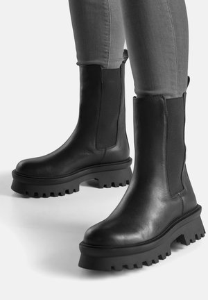 AYBEN - Kozaki na platformie