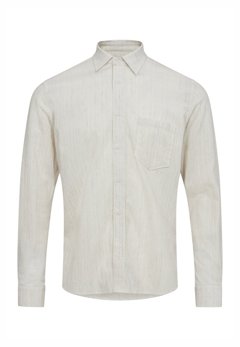 Camicia a maniche lunghe di colore chiaro con un design texturizzato, una chiusura a bottoni, un colletto a punta e una singola tasca sul lato sinistro del petto.