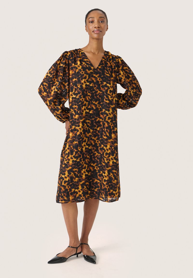 Soaked in Luxury Jurk bruin Soaked in Luxury Jurk bruin