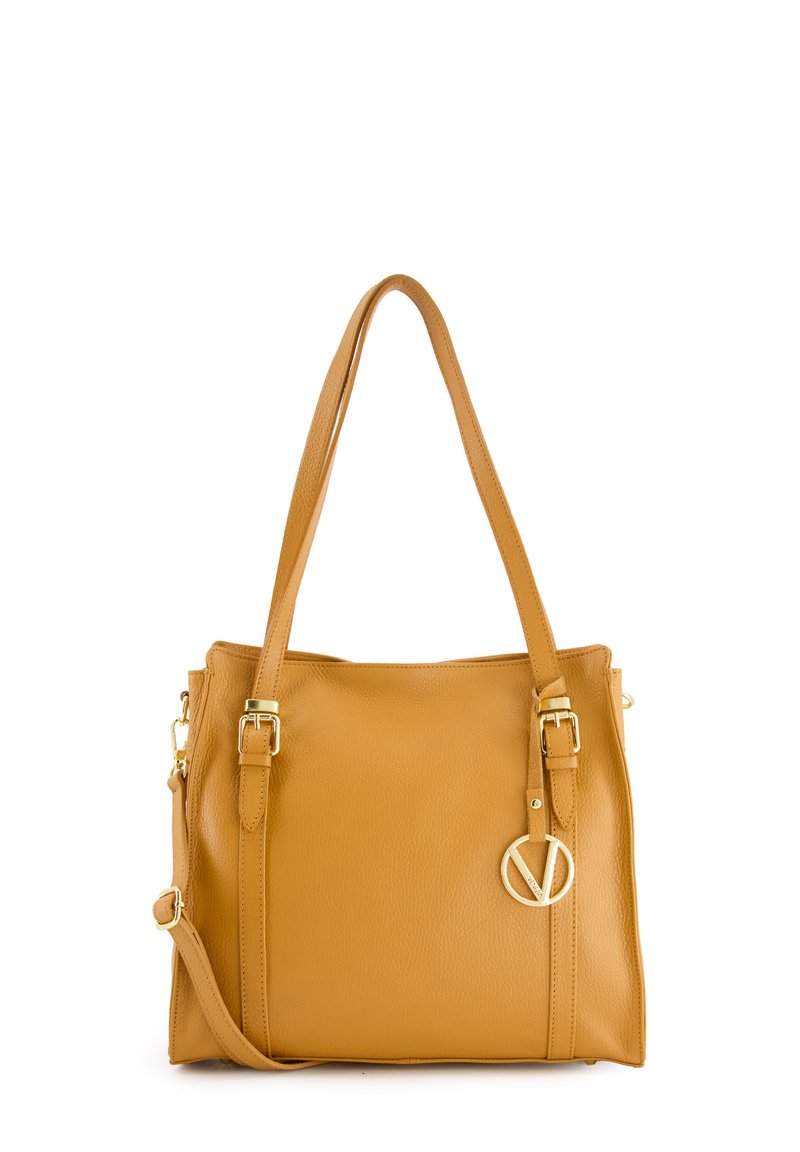 Geel leren tote bag met twee schouderriemen, gouden accenten en een cirkelvormig logo. Rechthoekige vorm met een gestructureerd oppervlak.