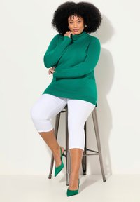 Ulla Popken ROLLKRAGEN BÜNDCHEN - Maglione - emerald green