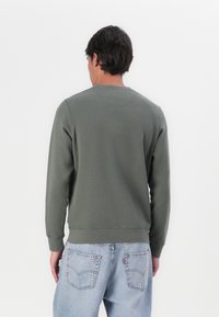 Barbour PREP LOGO CREW NECK - Camisola - thyme