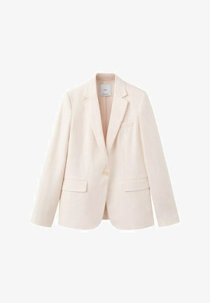 Veste blazer crème à un bouton, avec revers crantés, poches à rabat frontales et une poche poitrine passepoilée, présentée sur un fond blanc.