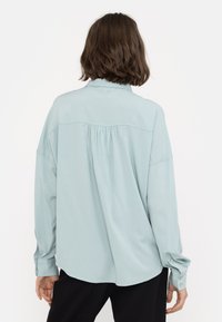 Soft Rebels SRFREEDOM WIDE  - Nööpidega pluus - gray mist