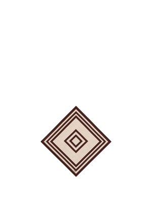Pañuelo cuadrado con formas concéntricas de diamante en marrón y beige, centrado sobre un fondo blanco.