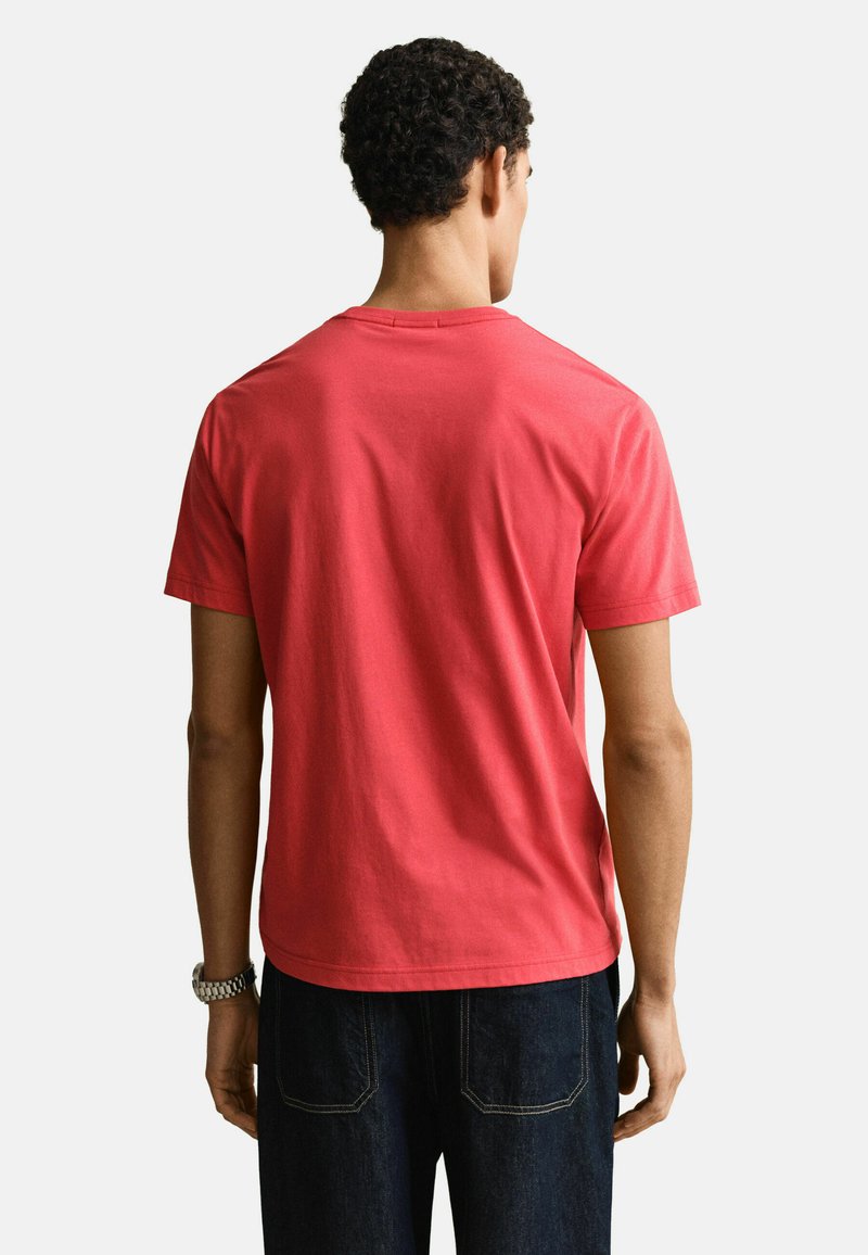 GANT REG SHIELD SS T-SHIRT - Jednoduché tričko - rose red