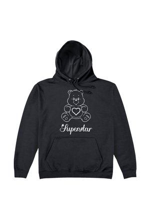 Czarna bluza z kapturem ma grafikę przedstawiającą niedźwiedzia z sercem oraz tekst "Superstar" w zabawnym kroju pisma. Materiał wydaje się miękki.