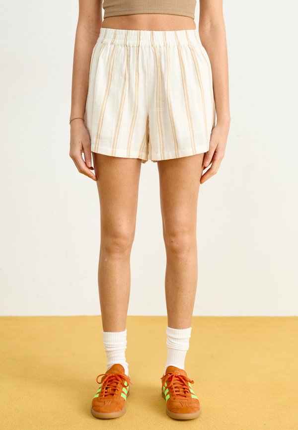 LEKEITIO BAY STRIPE - Shorts - egret