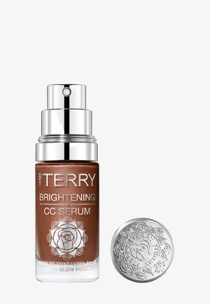 Flesje Brown By Terry Brightening CC Serum met zilveren pompje en aparte sierlijke zilveren dop op witte achtergrond.