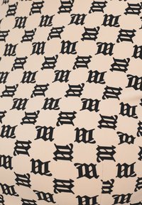 Tissu beige avec un motif répétitif de la lettre "w" de style gothique en noir, orienté de différentes manières.