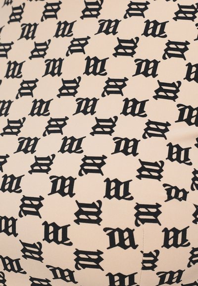 Beiger Stoff mit sich wiederholendem schwarzen Gotik-Buchstaben "w"-Muster in verschiedenen Ausrichtungen.