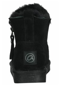 Schwarze Wildleder-Ankle-Boots mit einem weichen, mit Fell gefütterten Kragen, seitlichem Reißverschluss und Gummisohle. Mit einem Logopatch auf der Rückseite.