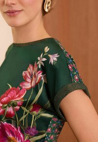 Love & Roses CREW NECK - REGULAR FIT - T-shirt med print - green floral