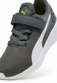 Puma FLYER RUNNER V PS - Scarpe da corsa su strada - mineral gray white  black