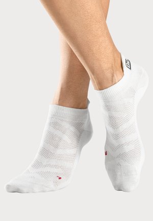 Bench 3 PACK - Socks - x rot x weiß x schwarz