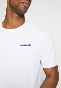 Patagonia DAILY GRAPHIC SHIRT - T-shirt desportiva - white