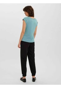 Vero Moda VMFILLI - T-shirt - bas - porcelain