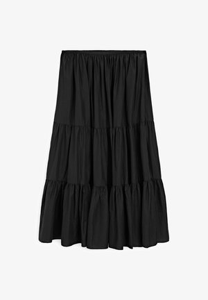 Zwarte tiered rok met een geraffineerde tailleband, een vloeiende silhouet en een textuurstof met een licht gekreukte uitstraling.