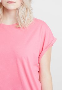 Urban Classics Jednoduché tričko - pink