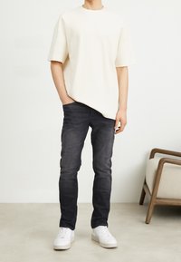 BOSS Slim fit -farkut - black