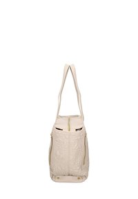 Sac fourre-tout matelassé beige avec deux zips en haut, longues poignées, quincaillerie dorée et base plate dotée de quatre clous ronds.