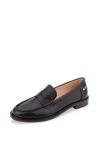 Mocassino in pelle nera con punta cucita, dettaglio a fascia per moneta e tacco basso. Texture liscia con una leggera lucentezza e accenti dorati.