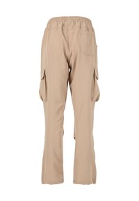 Beige cargobroek met een elastische tailleband, uitlopende benen en zijzakken. Gemaakt van lichte stof met een gladde textuur.