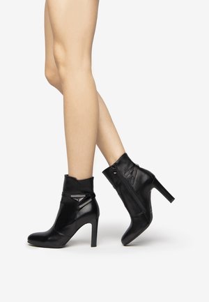 High heels - black