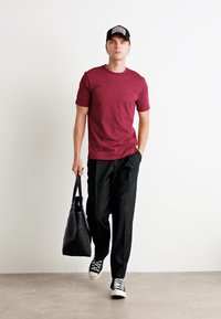 BOSS THOMPSON - Basic póló - dark red