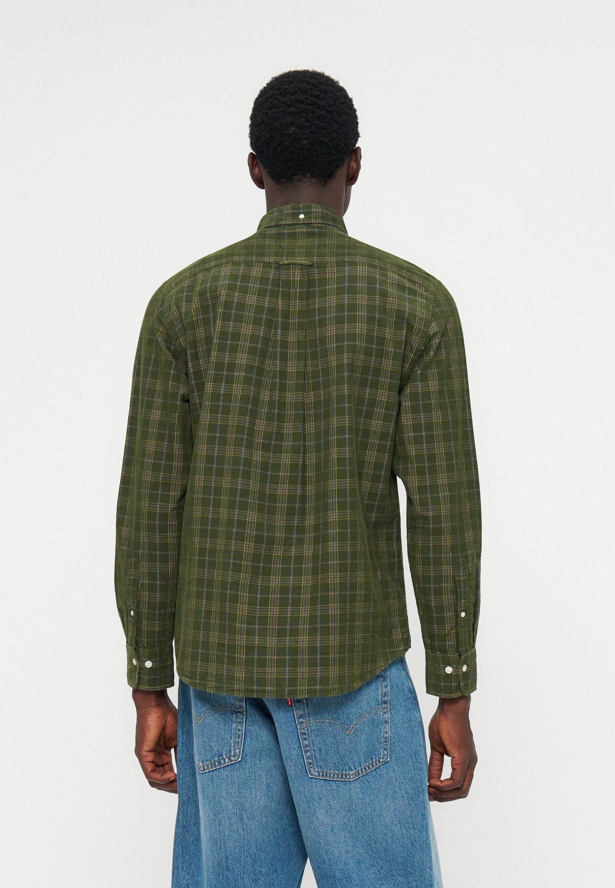 REGULAR FIT