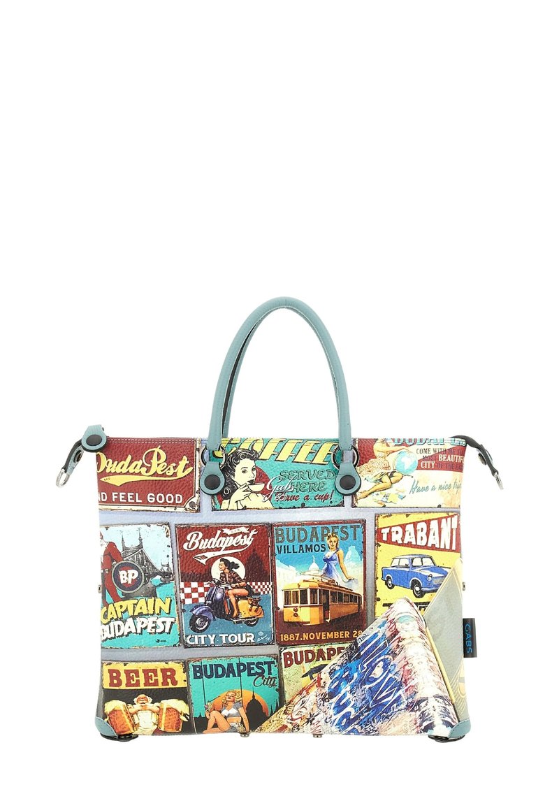 Borsa tote multicolore con design di poster di viaggio vintage, con manici e dettagli azzurri. Realizzata in tessuto resistente con stampe grafiche.