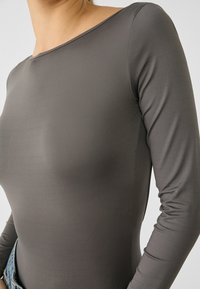 Stradivarius OPEN BACK - Top dugih rukava - dark grey