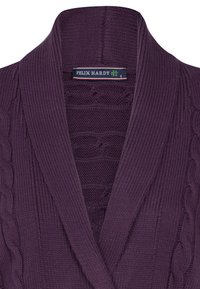 Lila gestrickte Strickjacke mit einem gerippten Muster und Kabelstrick-Design, breiten Revers und einem Etikett mit der Aufschrift "FELIX HARDY."