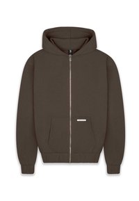 Hoodie zippé marron en tissu doux, avec une grande capuche, deux poches avant et des poignets et un ourlet côtelés. Petite étiquette sur la poche.