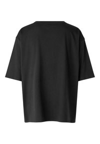 Zwarte oversized t-shirt met korte mouwen, ronde hals en een zachte katoenen textuur; geen zichtbare logo's of patronen.
