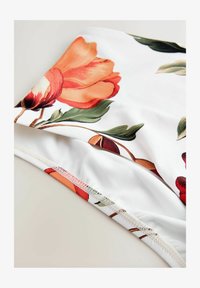 Neselectat, white/red floral