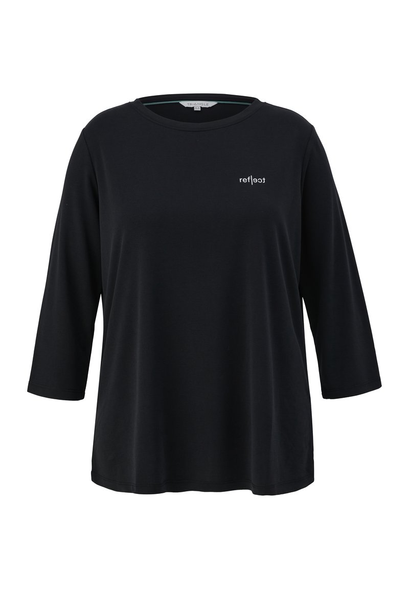 Schwarzes T-Shirt mit 3/4-Ärmeln, runder Ausschnitt, aus glattem Stoff. Mit einem kleinen weißen Logo auf der linken Brust. Einfaches, lockeres Design.