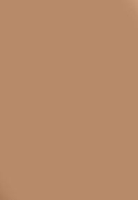 Matte Foundation in einem warmen Beige-Ton, glatte Textur, runder Behälter, minimalistisches Design ohne sichtbare Marken oder Etiketten.