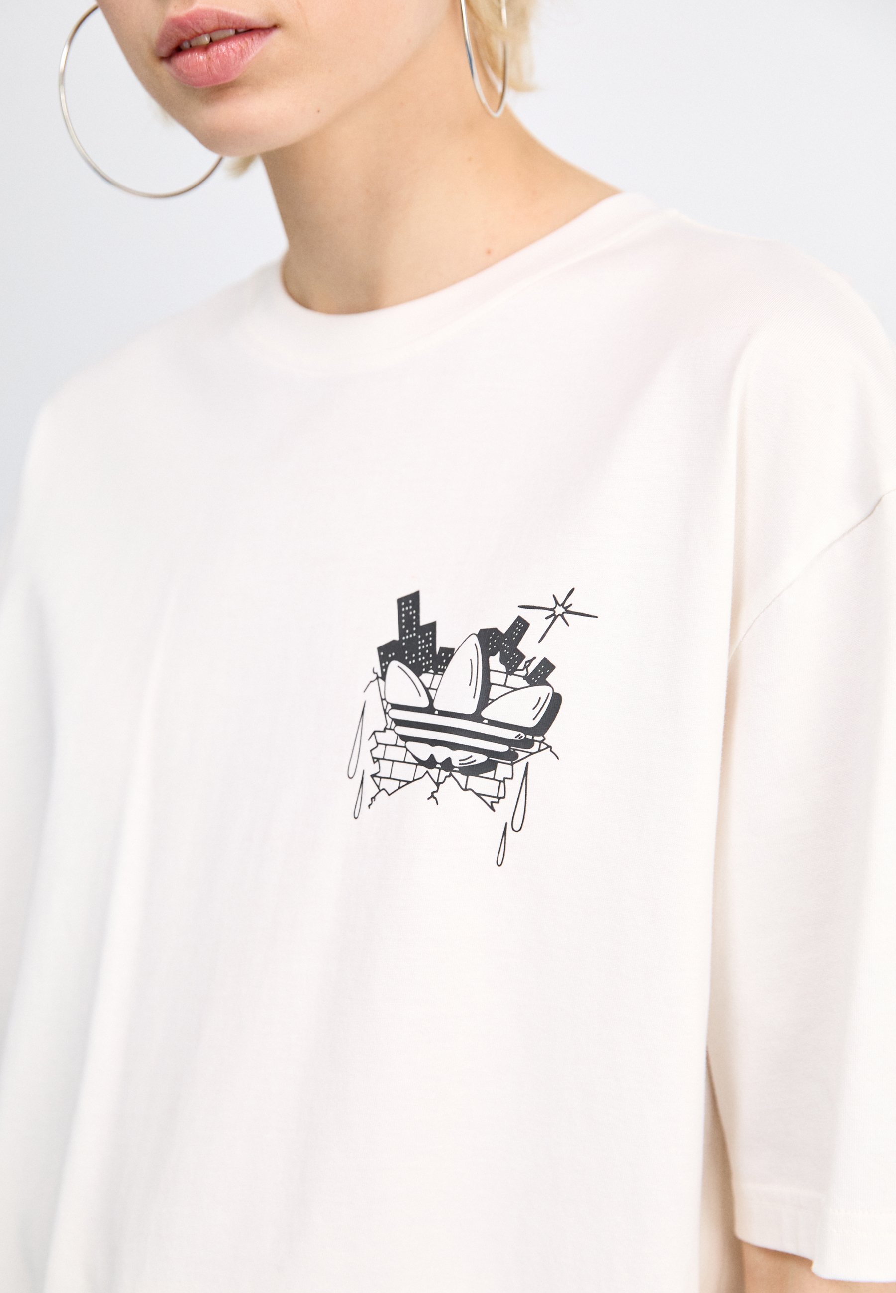 関税込み♪【adidas】Graffiti★ロゴ Tシャツ adidas Originals - T-shirt z nadrukiem/mleczny - Zalando.pl